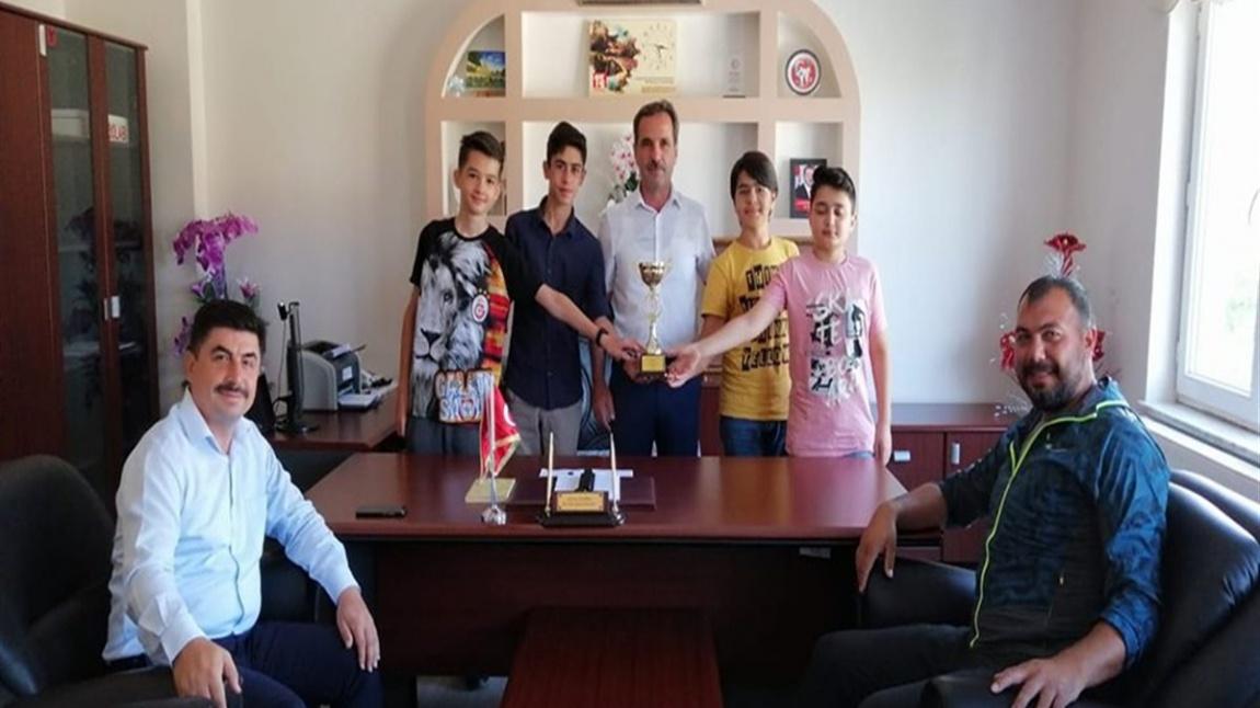 Ali Elmacı Ortaokulu 15 Temmuz Şehitler Dart Turnuvası Şampiyonluk